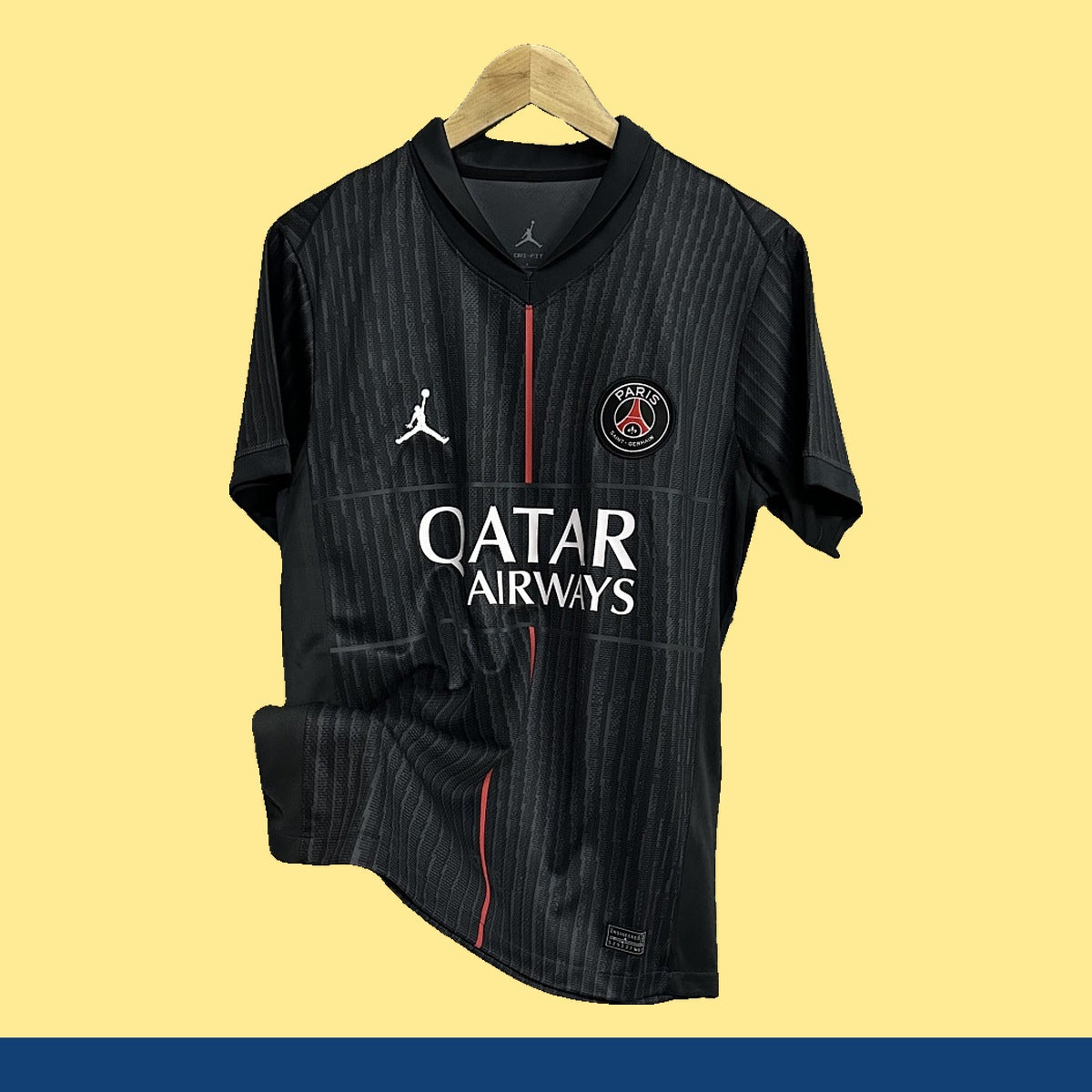 Jersey Paris Saint-Germain 2025-26 Cuarto Uniforme negro, foto 1 de 9