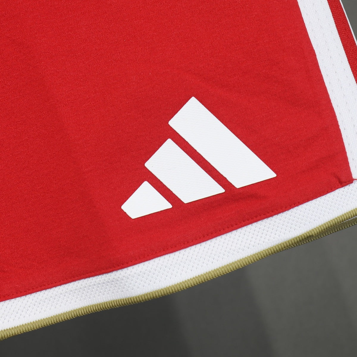 Short Bayern Múnich adidas 2026 Local rojo, foto 2 de 4