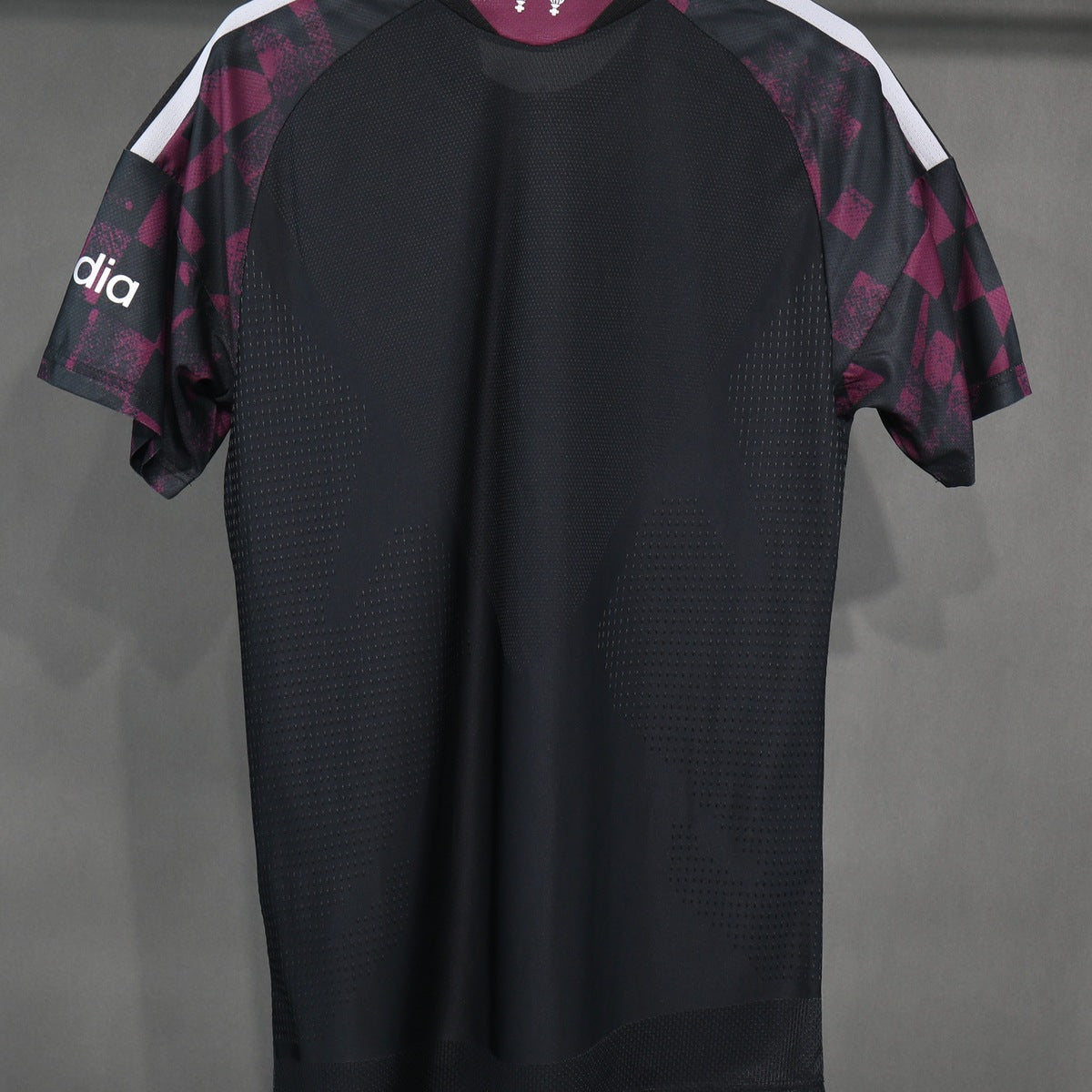 Jersey Liverpool 2026-27 Tercero negro, foto 2 de 6