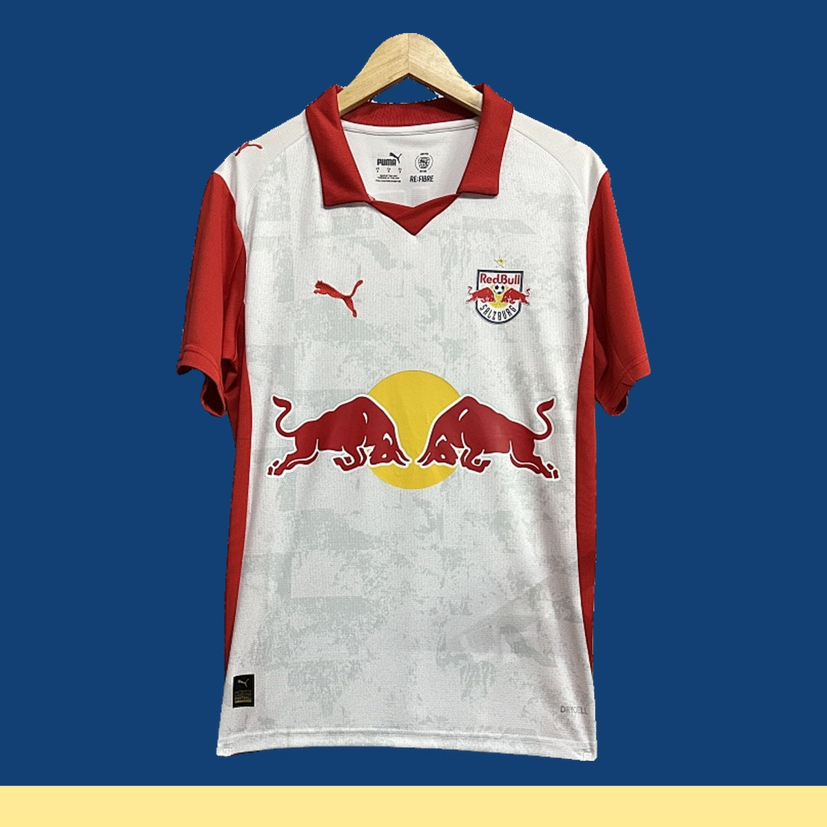 Jersey Red Bull Salzburg 2025-26 Local blanco, foto 1 de 8