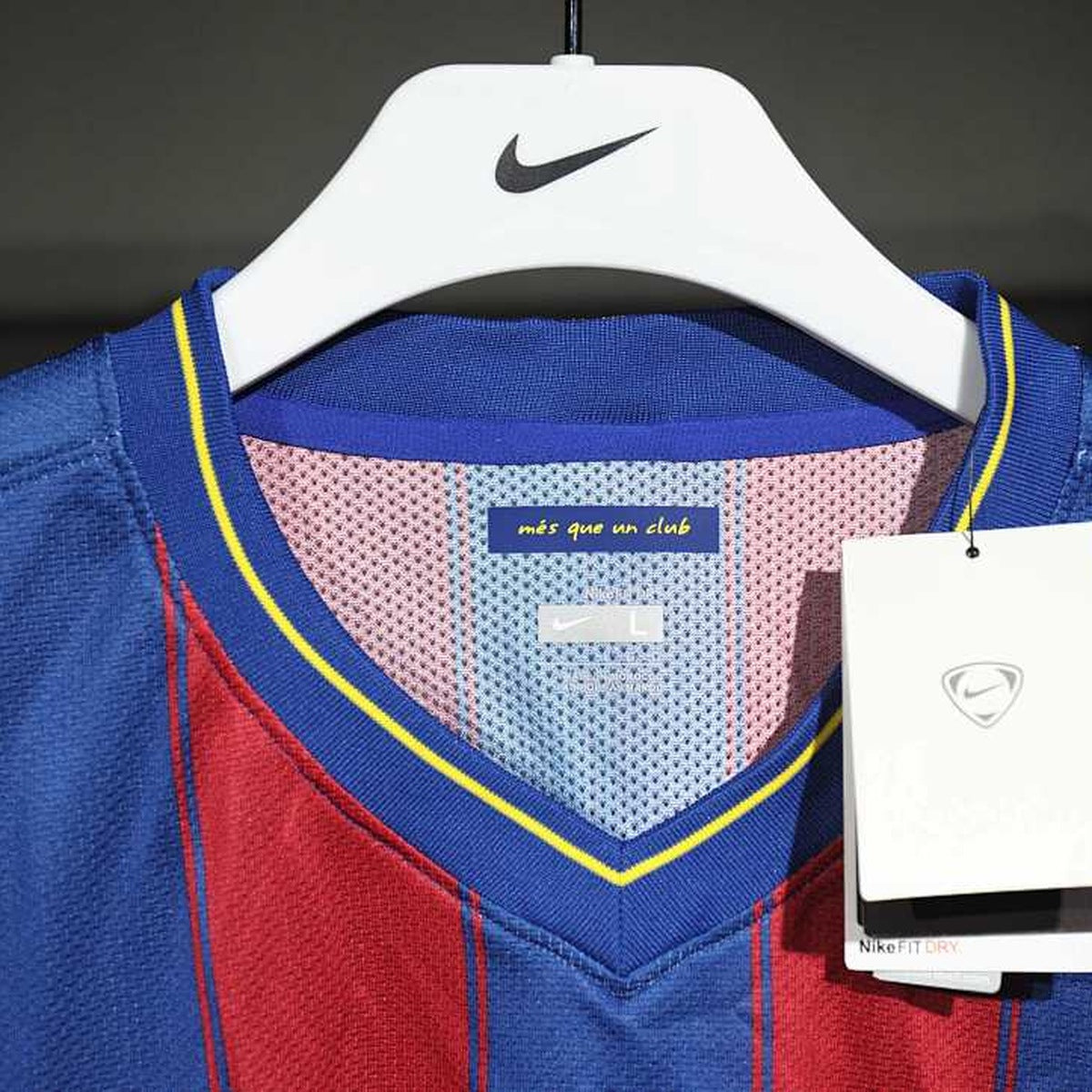 Jersey FC Barcelona 2009-10 Local rojo, foto 2 de 6