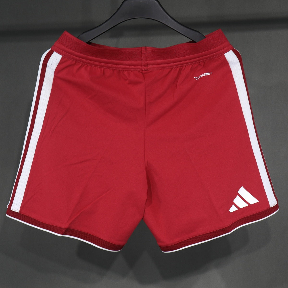 Short Liverpool adidas 2026 Local rojo, foto 3 de 6