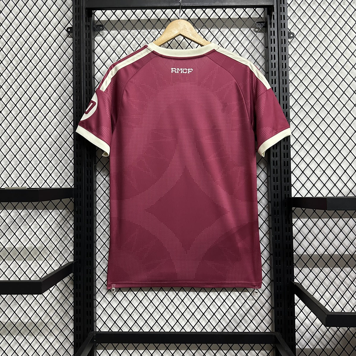 Jersey Real Madrid 2026-27 Tercero rojo, foto 2 de 8