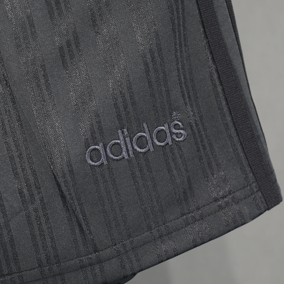 Short Liverpool adidas Retro 2026 Negro, foto 3 de 5