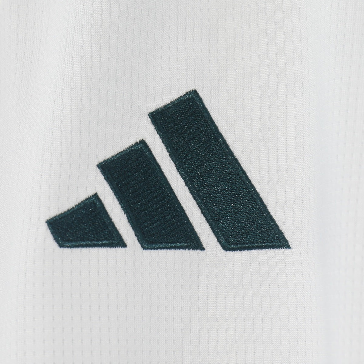 Jersey Real Madrid 2026-27 Local blanco, foto 3 de 5