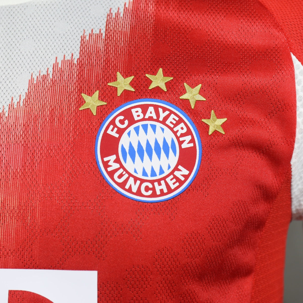 Jersey Bayern Múnich 2025-26 Local rojo, foto 4 de 7