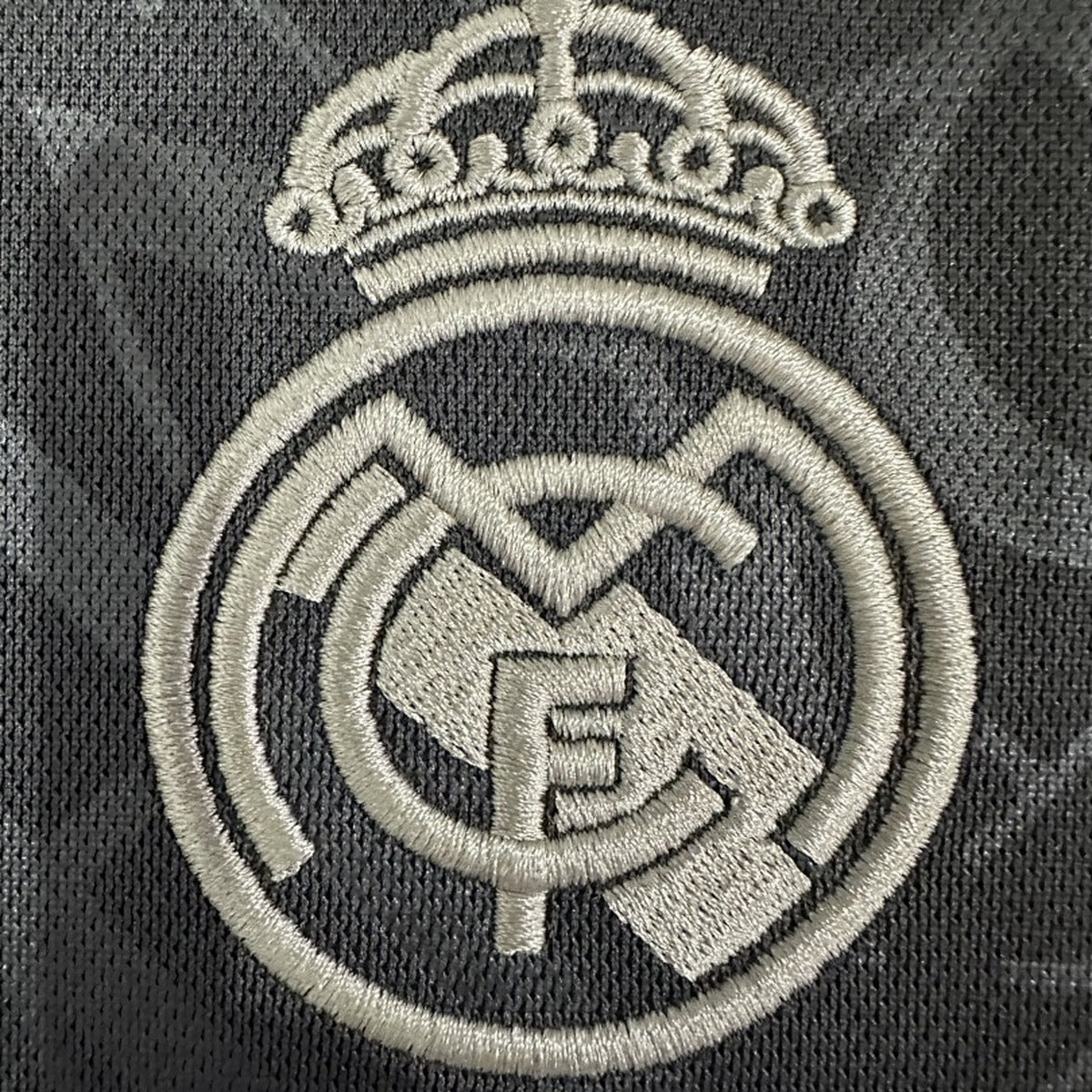 Jersey Real Madrid 2024-25 Tercero gris, foto 3 de 7