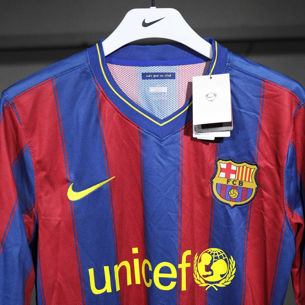 Jersey FC Barcelona 2009-10 Local rojo, foto 3 de 6