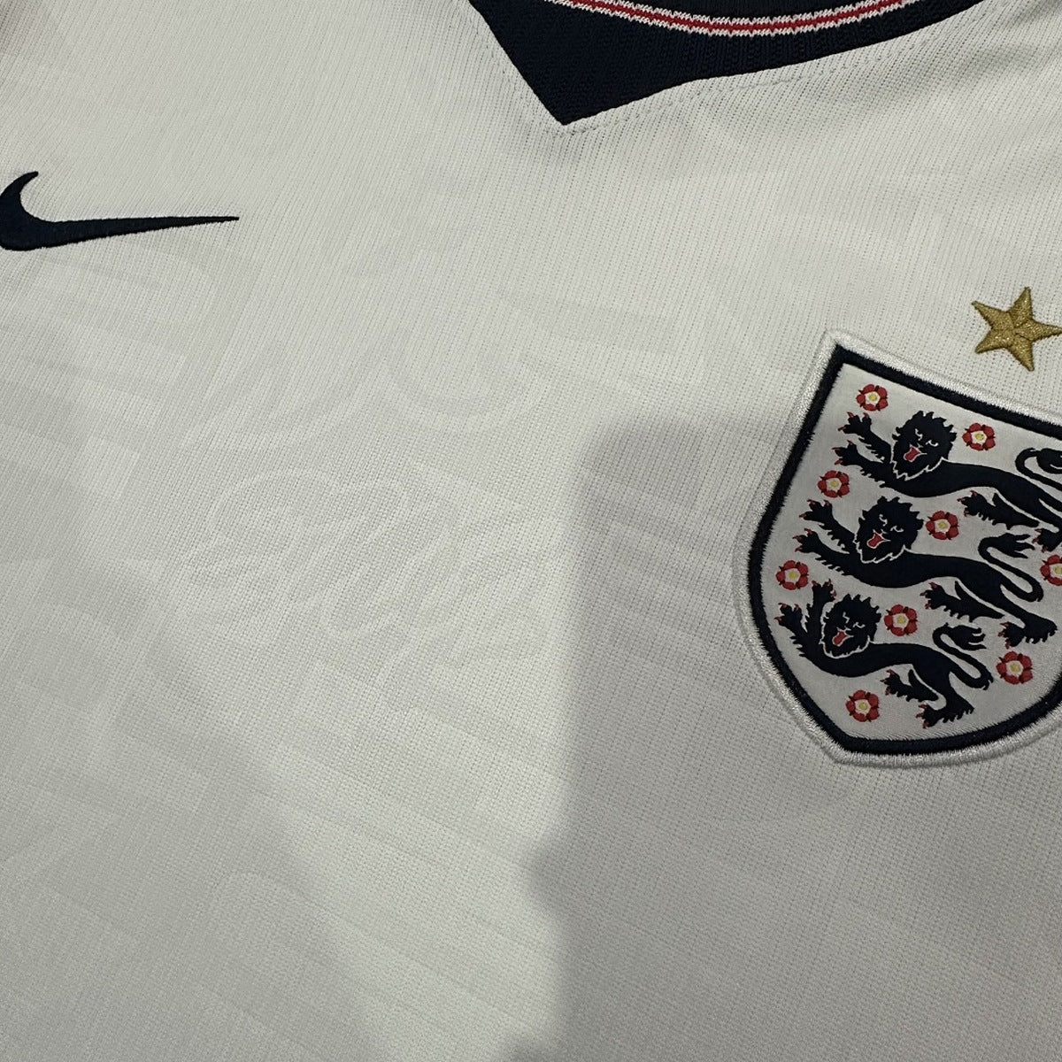 Jersey Inglaterra 2026 Local blanco, foto 4 de 9