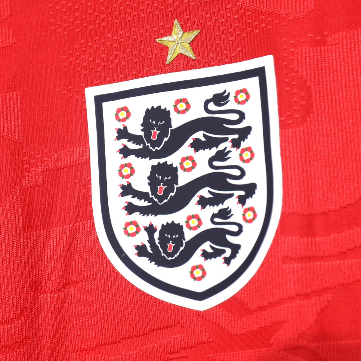 Jersey Inglaterra 2026 Visitante rojo, foto 4 de 5