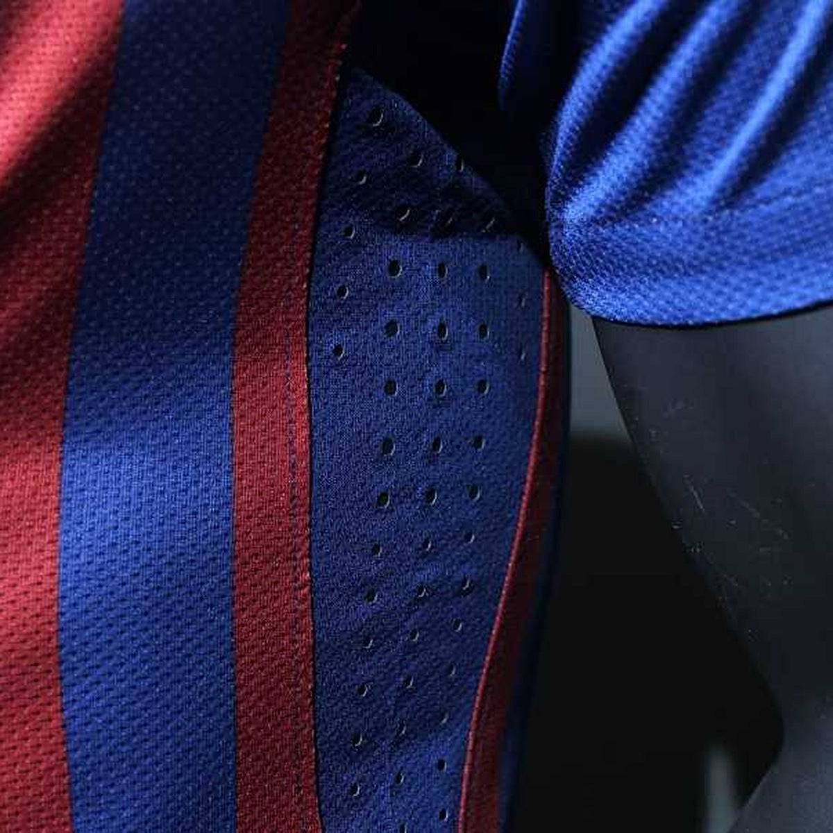 Jersey FC Barcelona 2011-12 Local rojo, foto 4 de 8