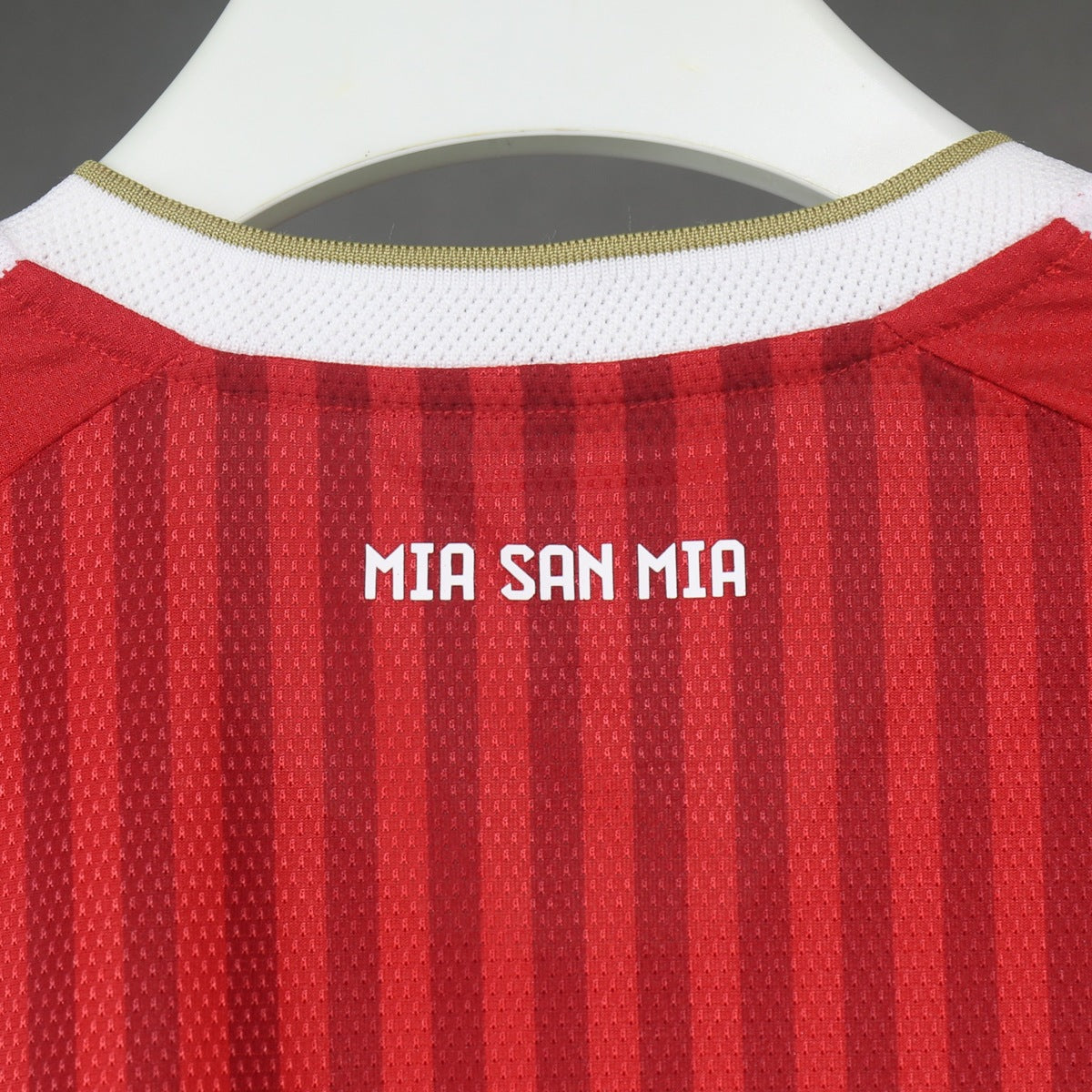 Jersey Bayern Múnich 2026-27 Local rojo, foto 3 de 4