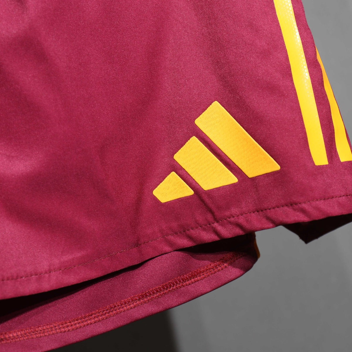 Short AS Roma adidas 2025 Local rojo, foto 4 de 5