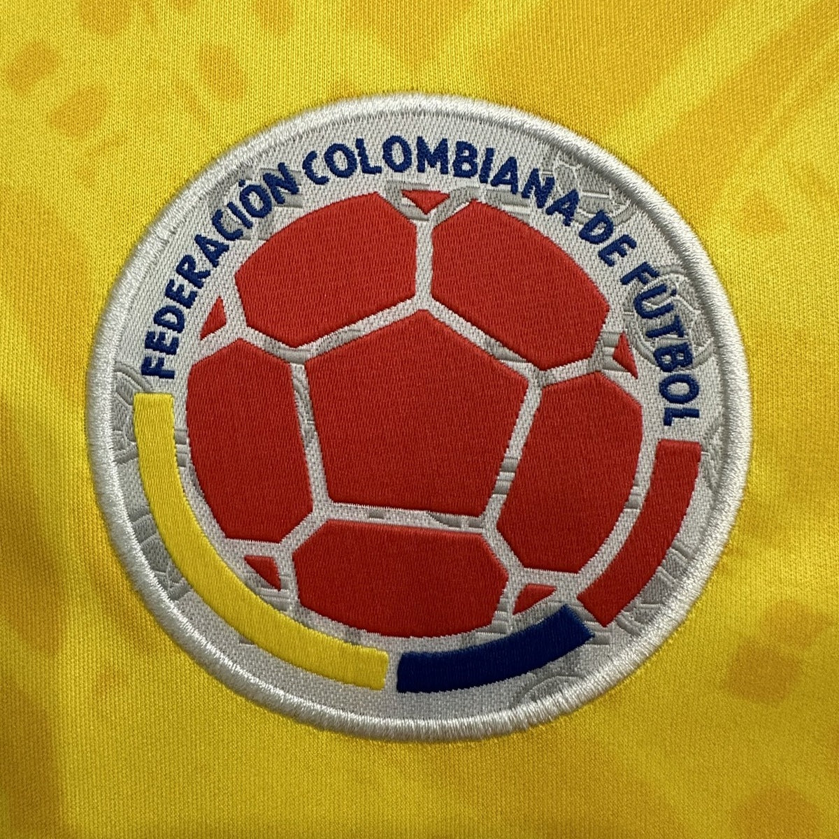 Jersey Colombia 2026 Local amarillo, foto 5 de 9