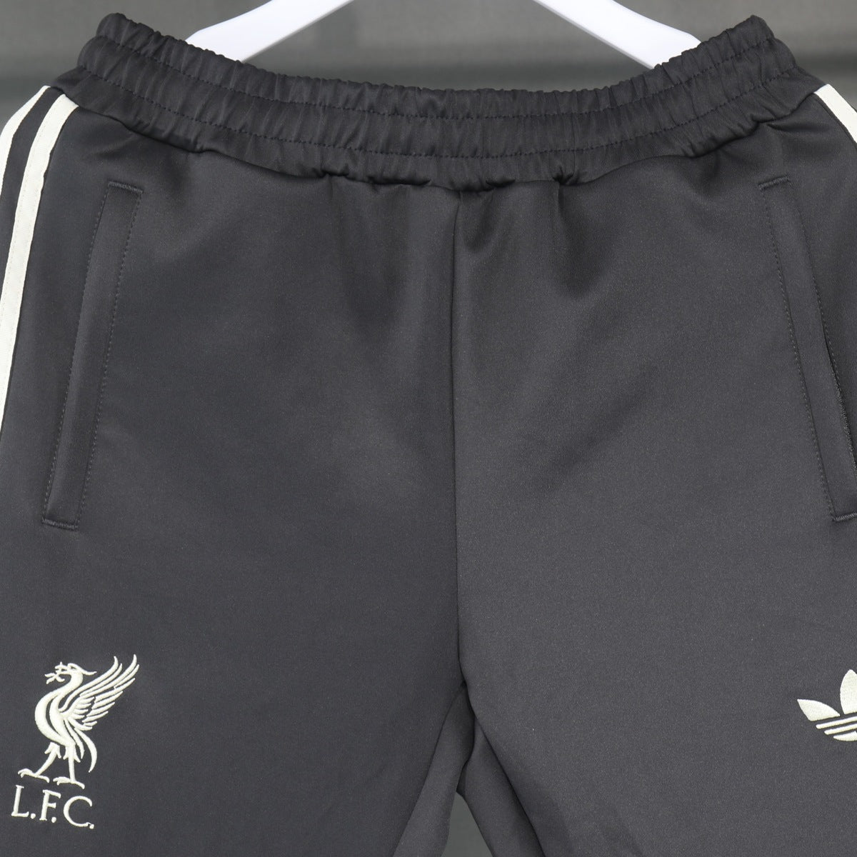 Conjunto Liverpool adidas Retro 2026 Negro, foto 3 de 8