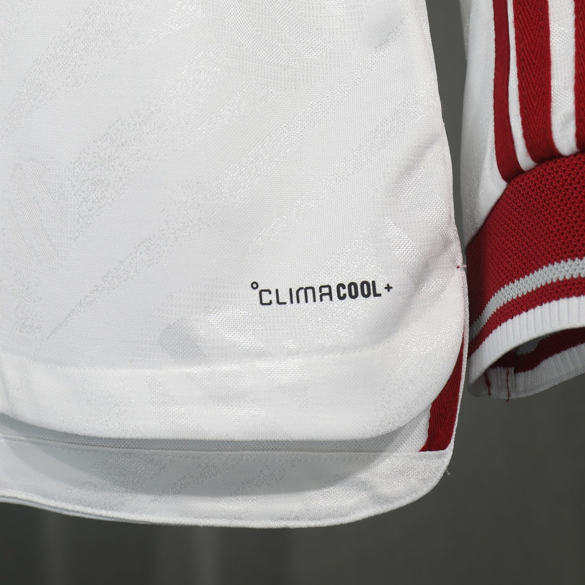 Jersey Liverpool 2026-27 Visitante blanco, foto 5 de 7