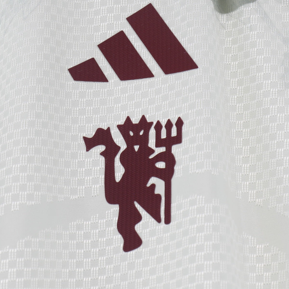 Jersey Manchester United 2026-27 Tercero blanco, foto 4 de 6