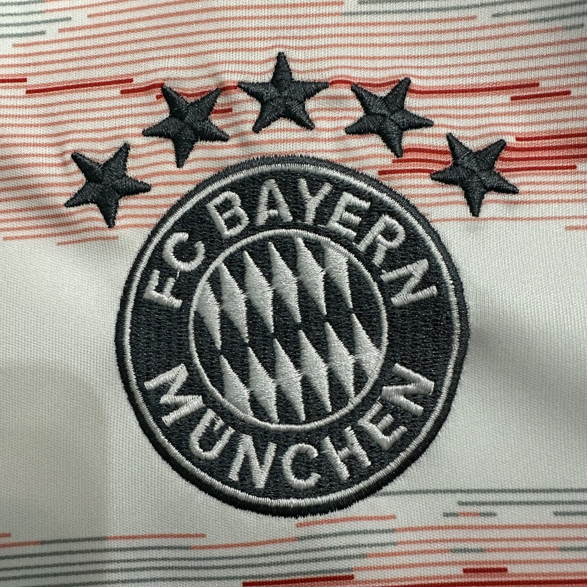 Jersey Bayern Múnich 2025-26 Visitante blanco, foto 4 de 7
