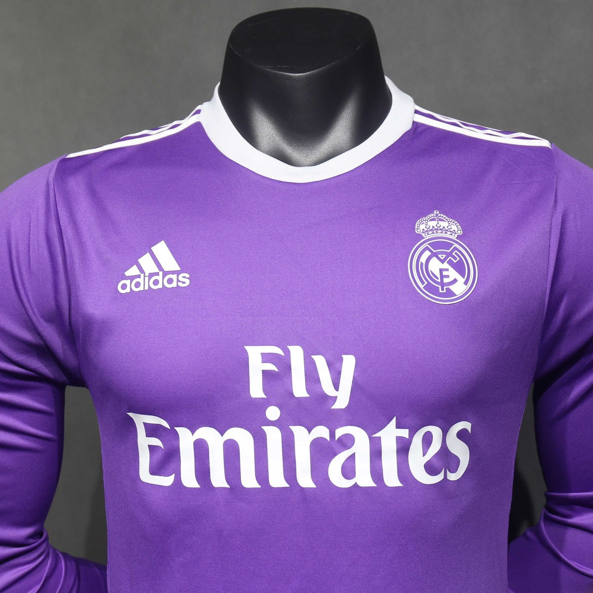 Jersey Real Madrid 2016-17 Visitante morado, foto 5 de 12