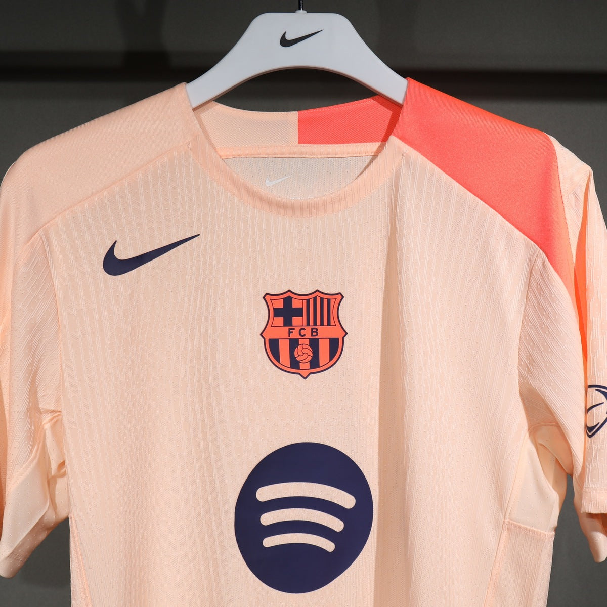 Playera de Entrenamiento FC Barcelona Nike 2025 Rosa, foto 4 de 4