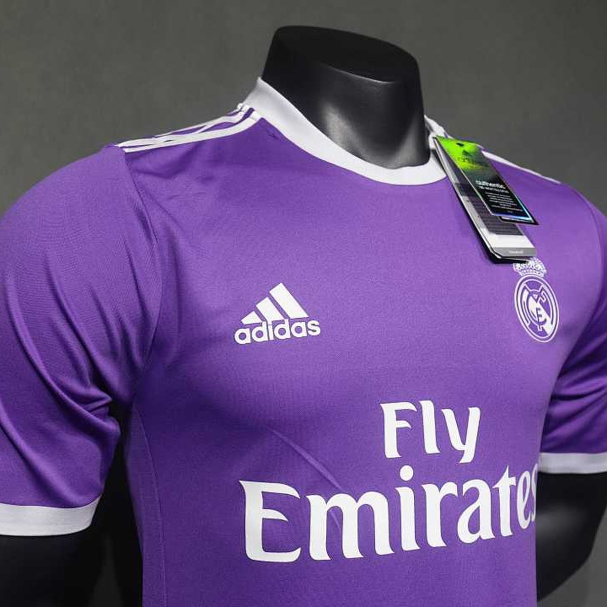 Jersey Real Madrid 2016-17 Visitante morado, foto 6 de 9