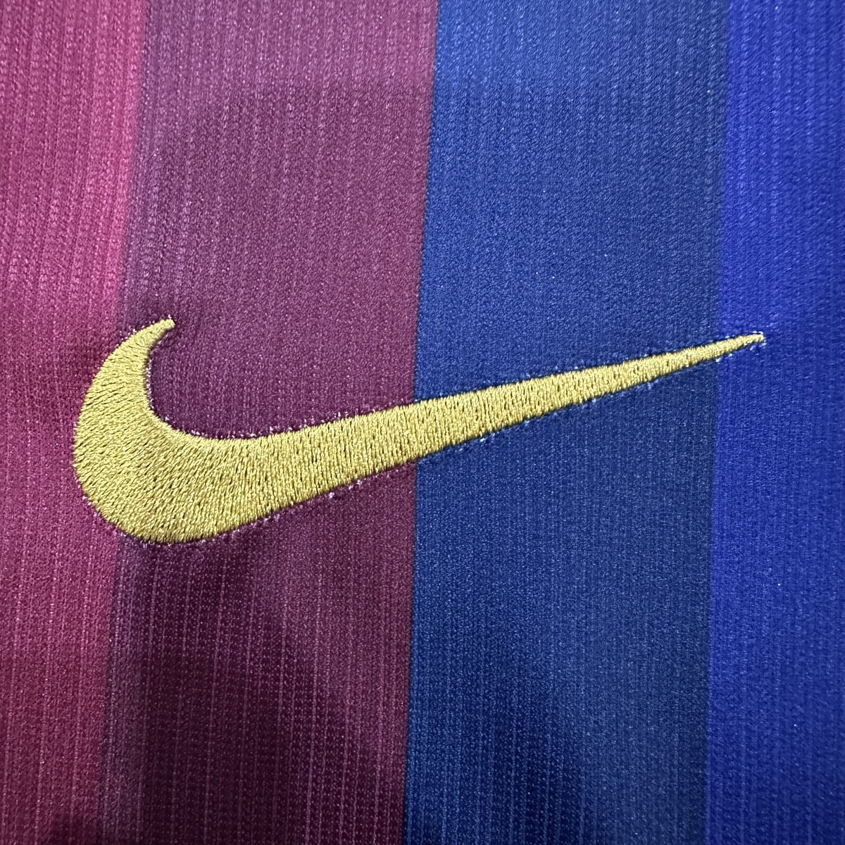 Jersey FC Barcelona 2026-27 Local rojo, foto 5 de 7