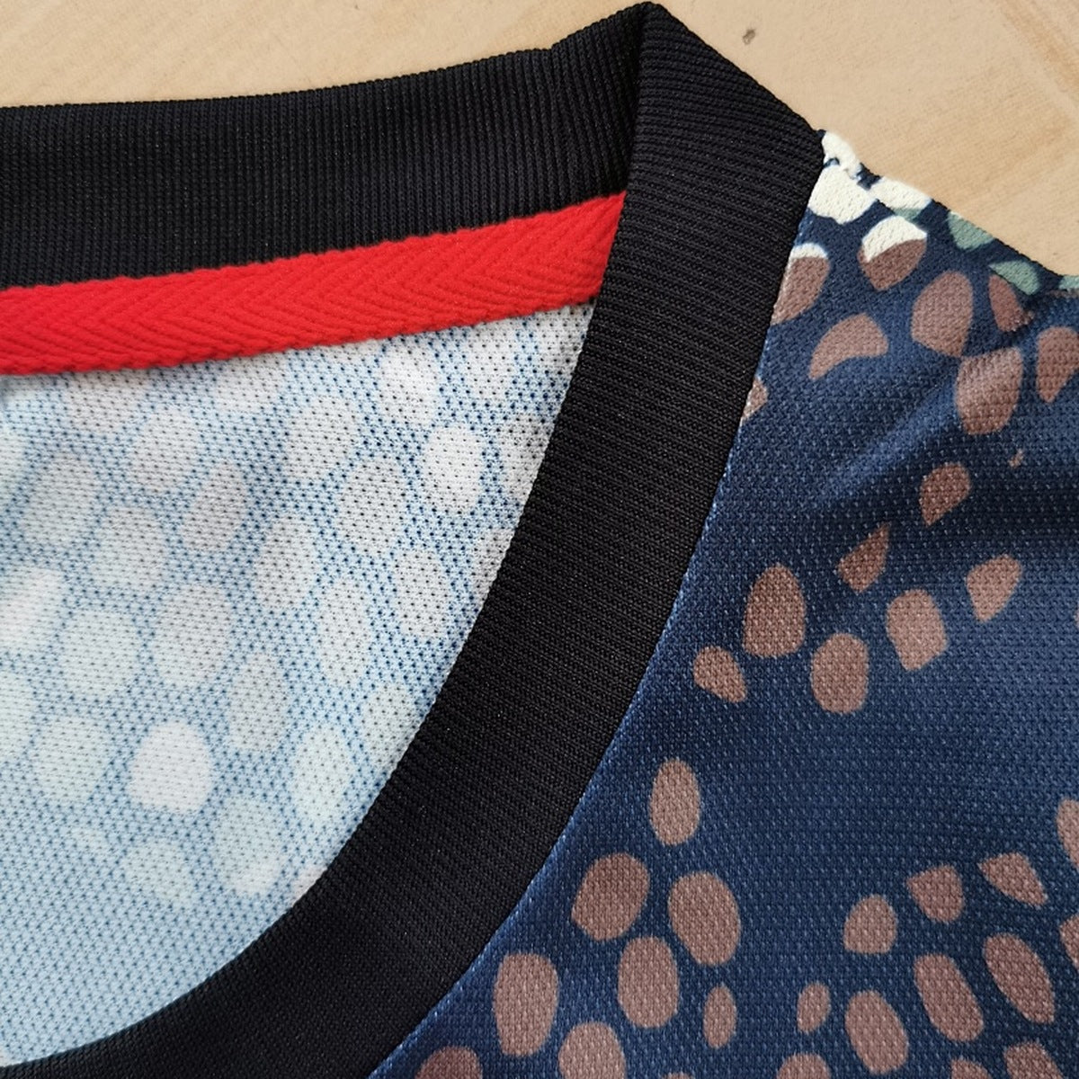 Jersey Arsenal 2023-24 Edición Especial Maharishi multicolor, foto 6 de 6