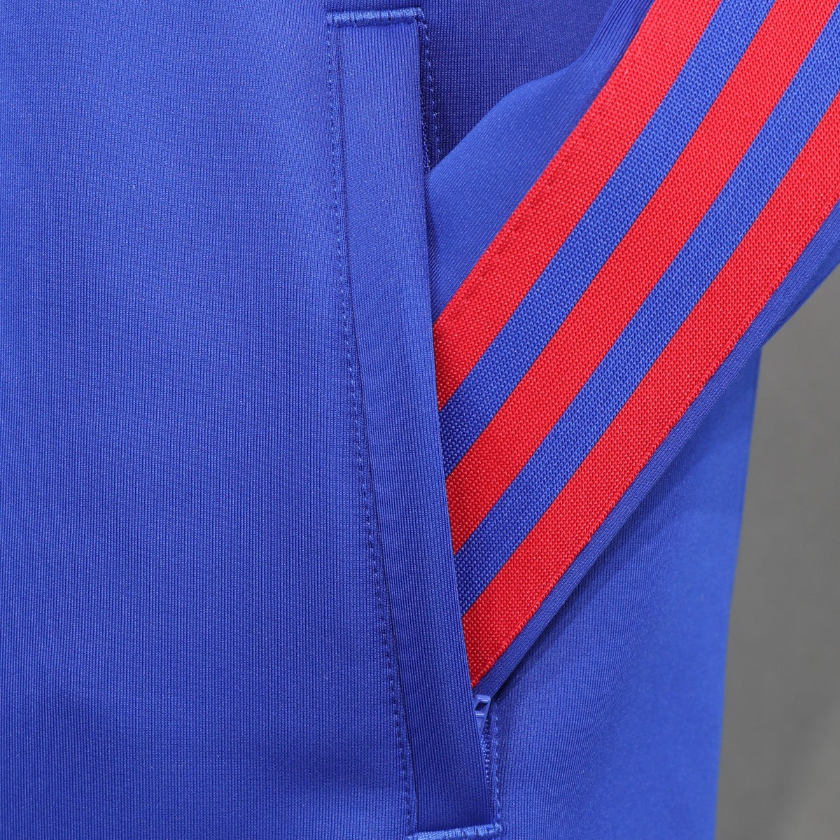 Chamarra Manchester United adidas TRACK TOP Retro 2026 Azul, foto 4 de 7