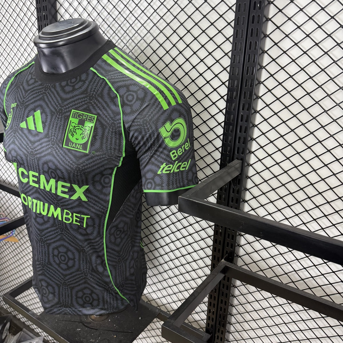 Jersey Tigres UANL 2025-26 Tercero negro, foto 6 de 8