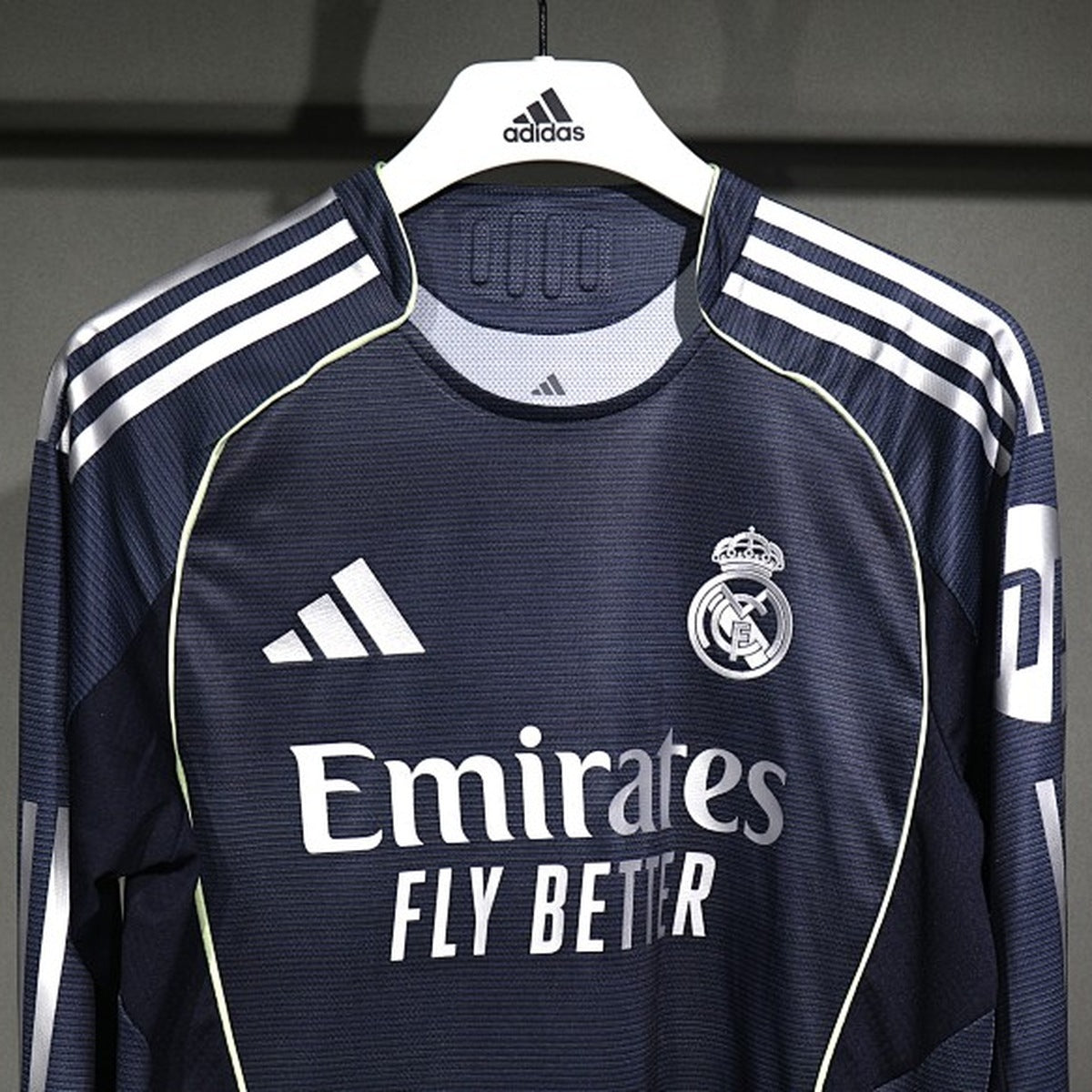 Jersey Real Madrid 2025-26 Visitante azul marino, foto 6 de 6