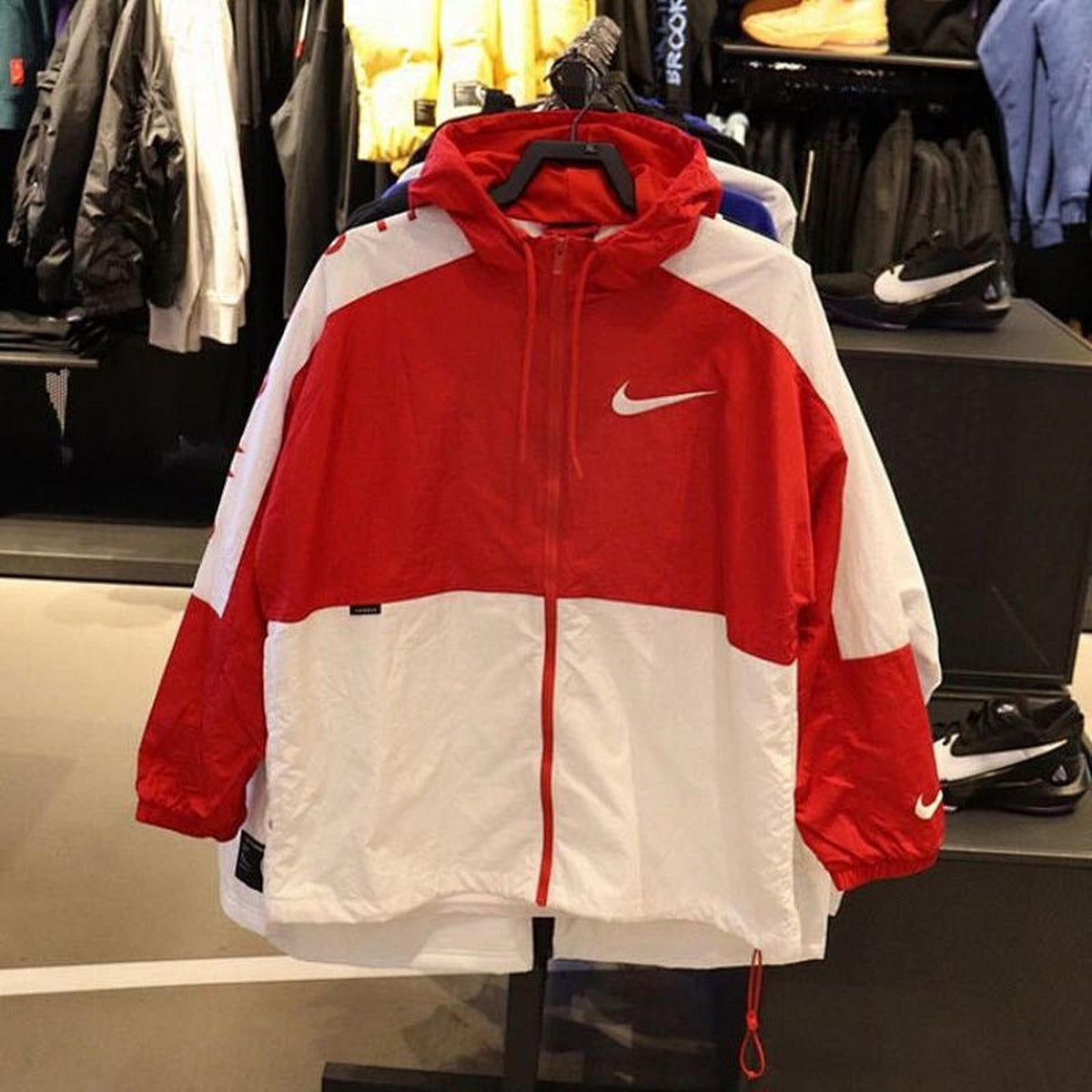 Chamarra Nike Cortavientos Swoosh Grande, foto 5 de 8
