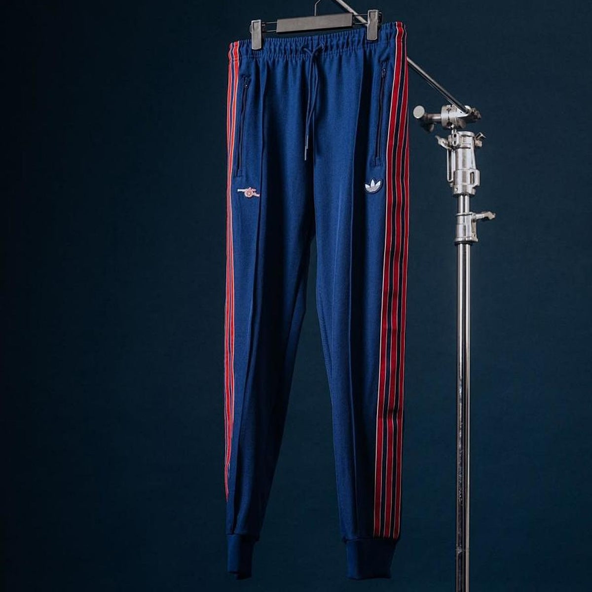 Conjunto Arsenal adidas Clásico Retro Azul, foto 3 de 17