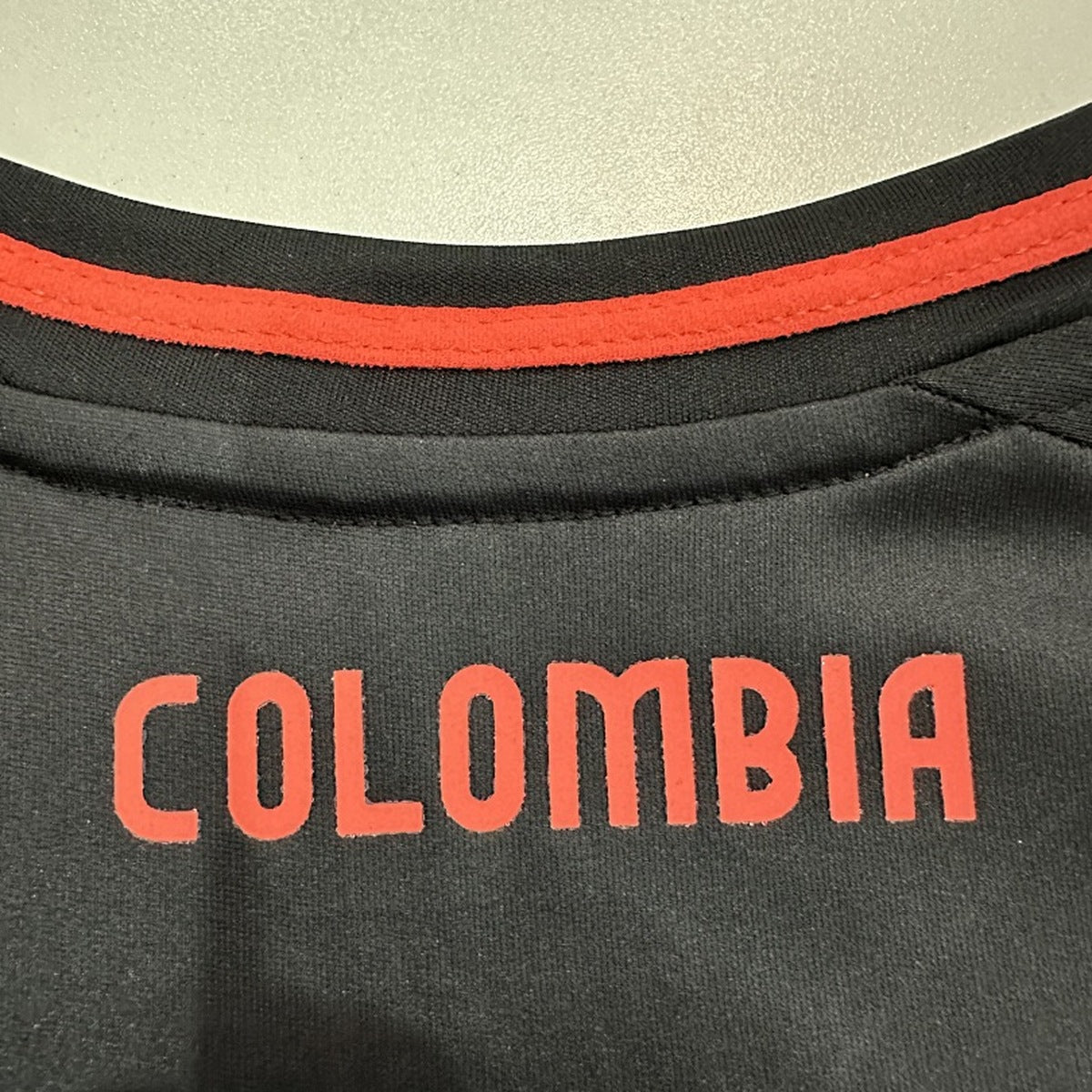 Jersey Colombia 2024 Visitante negro, foto 6 de 7