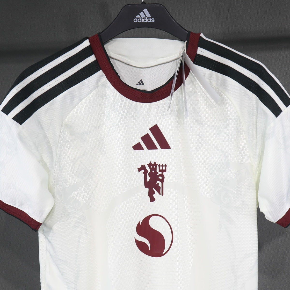 Jersey Manchester United 2026-27 Tercero blanco, foto 6 de 6