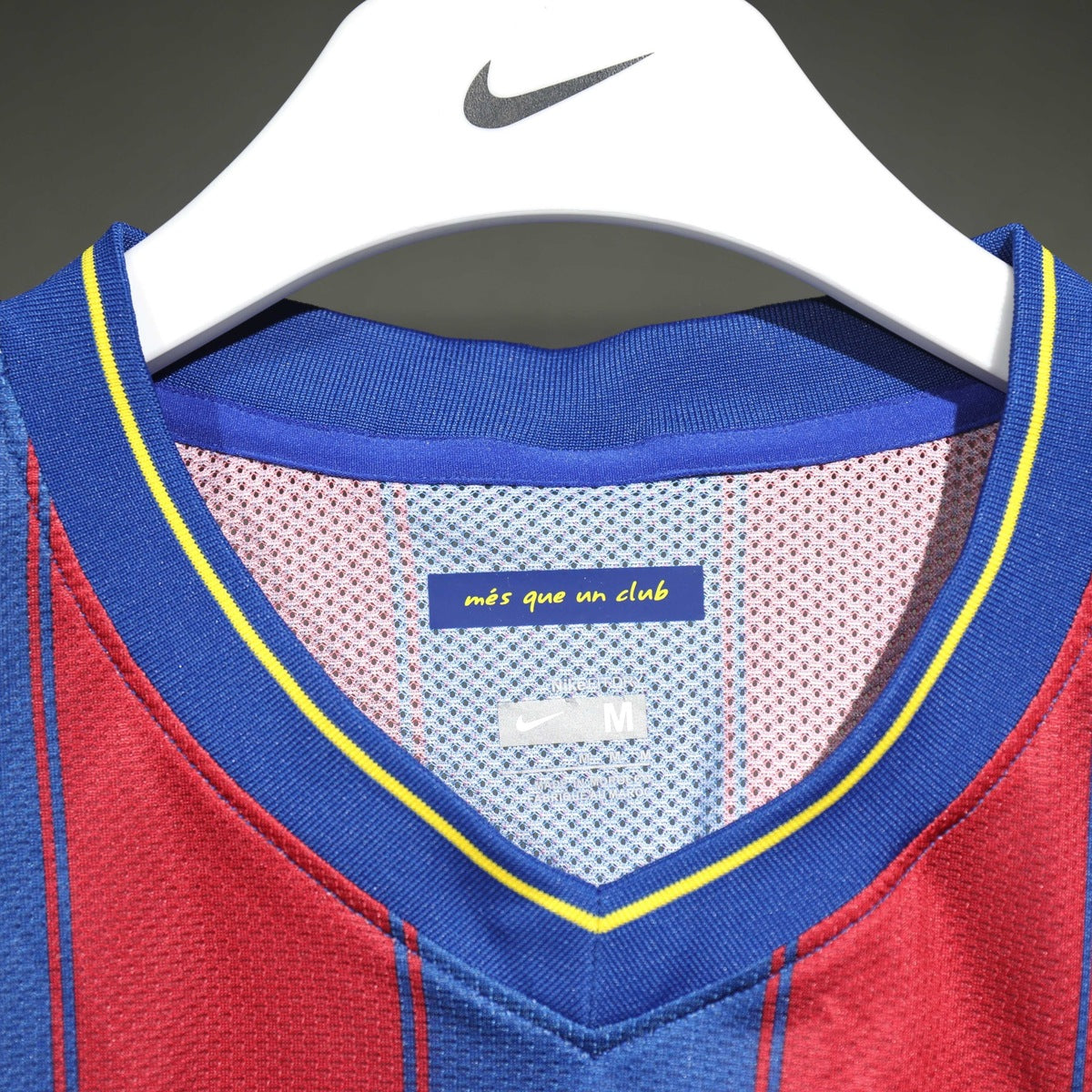 Jersey FC Barcelona 2009-10 Local rojo, foto 5 de 6