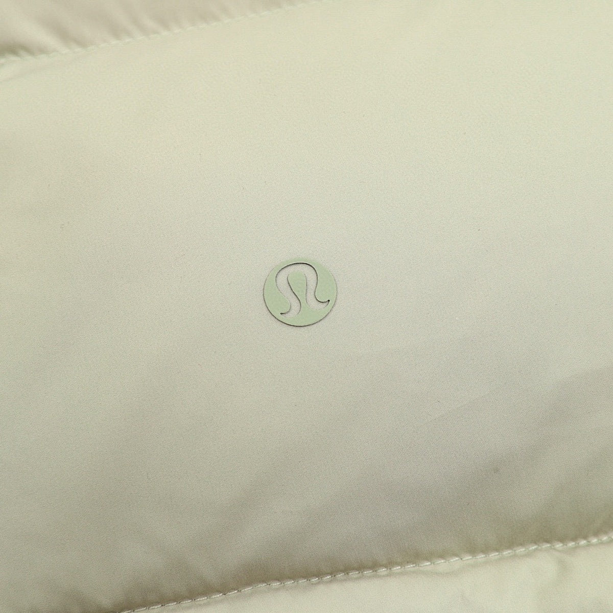 Chamarra de Plumas lululemon Wunder Puff 5 Paneles Verde Salvia beige, foto 2 de 8