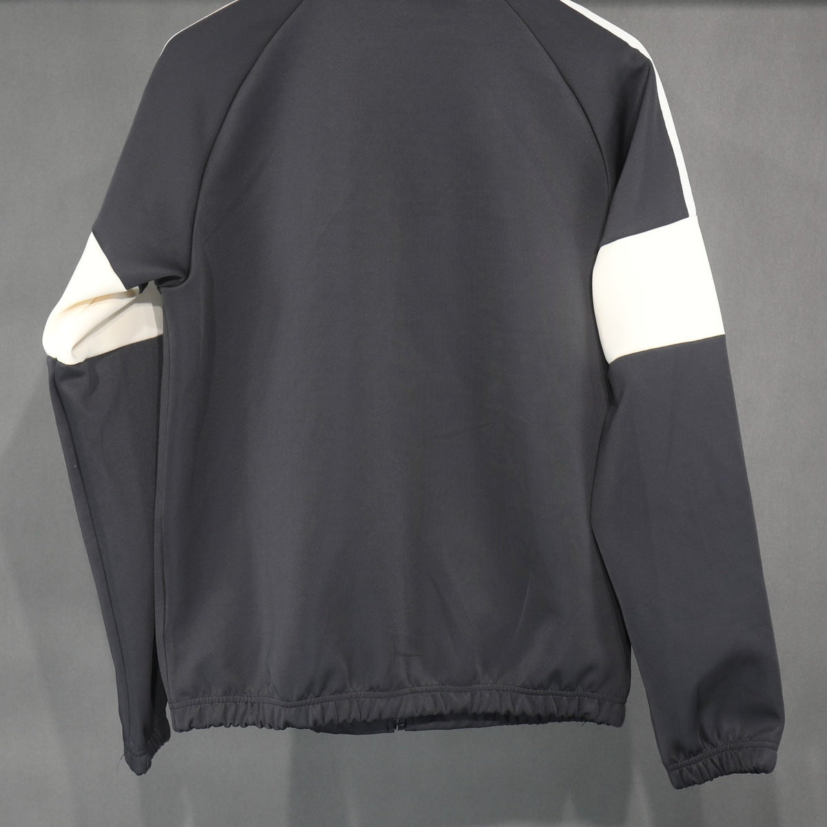 Conjunto Liverpool adidas Retro 2026 Negro, foto 5 de 8