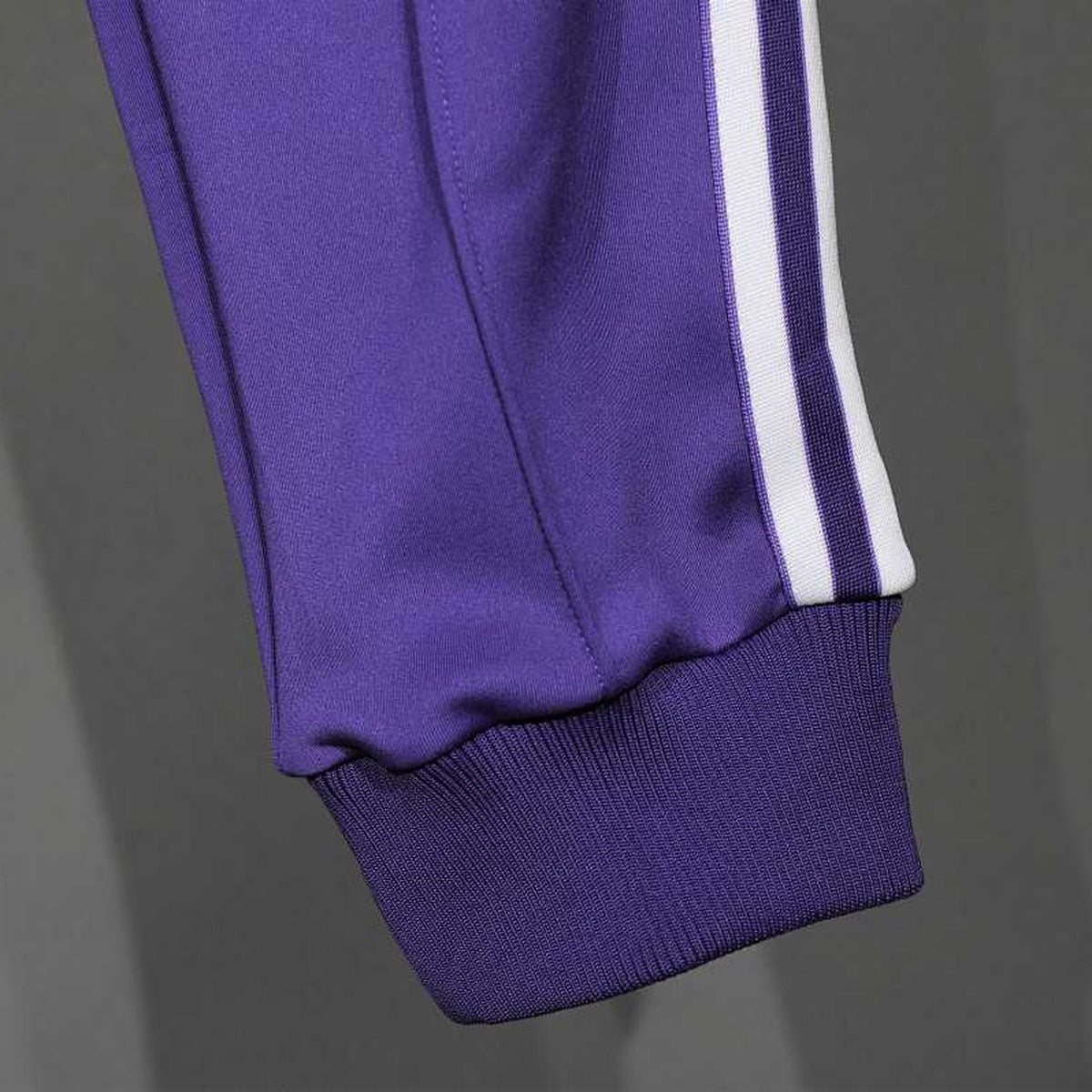 Conjunto Real Madrid adidas Clásico Retro Morado, foto 3 de 13