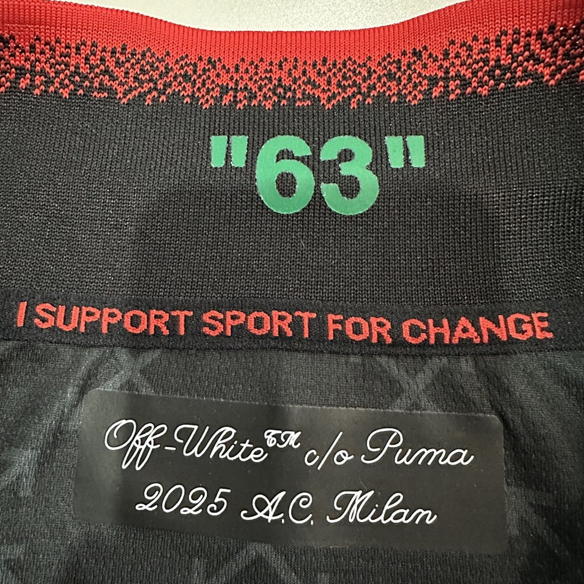 Jersey AC Milan 2024-25 Cuarto Uniforme Off-White negro, foto 6 de 9