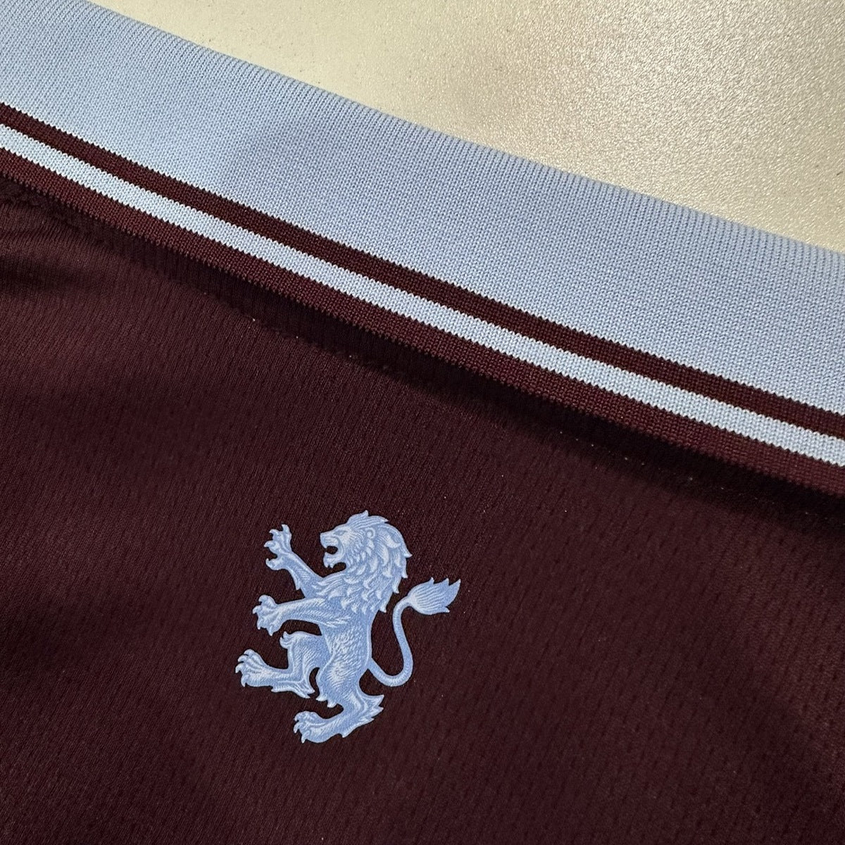Jersey Aston Villa 2026-27 Local, foto 6 de 8