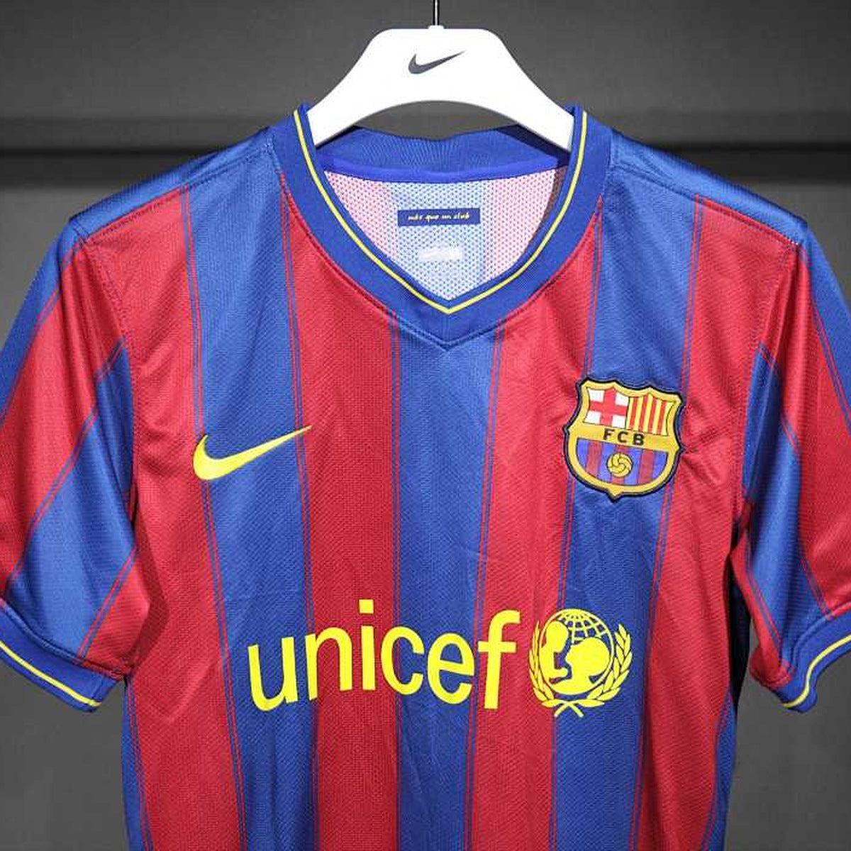 Jersey FC Barcelona 2009-10 Local rojo, foto 6 de 6