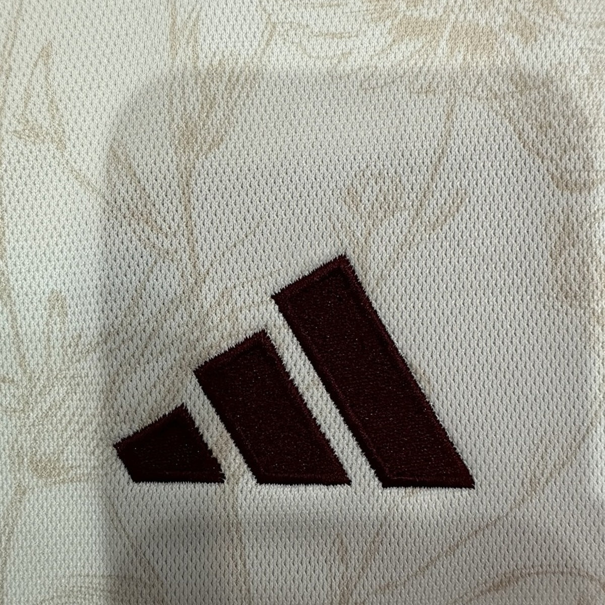 Jersey Bayern Múnich 2023-24 Tercero blanco, foto 7 de 8