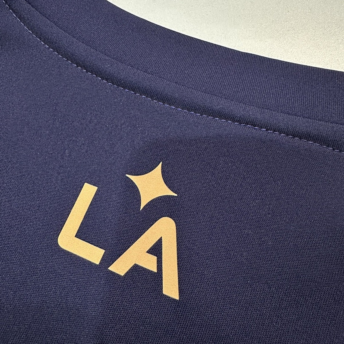 Jersey LA Galaxy 2025-26 Visitante morado, foto 7 de 7