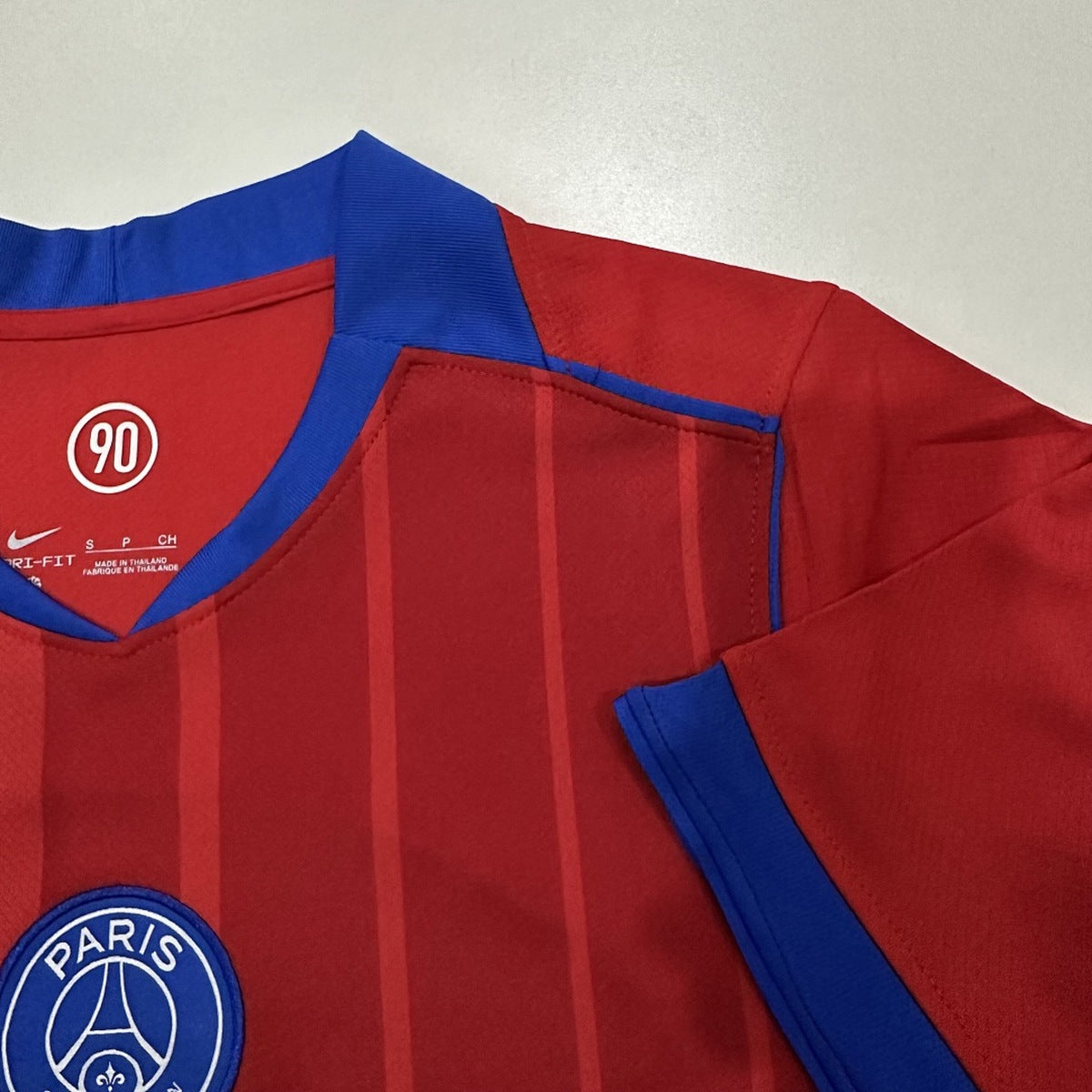Jersey Paris Saint-Germain 2025-26 Tercero rojo, foto 8 de 8