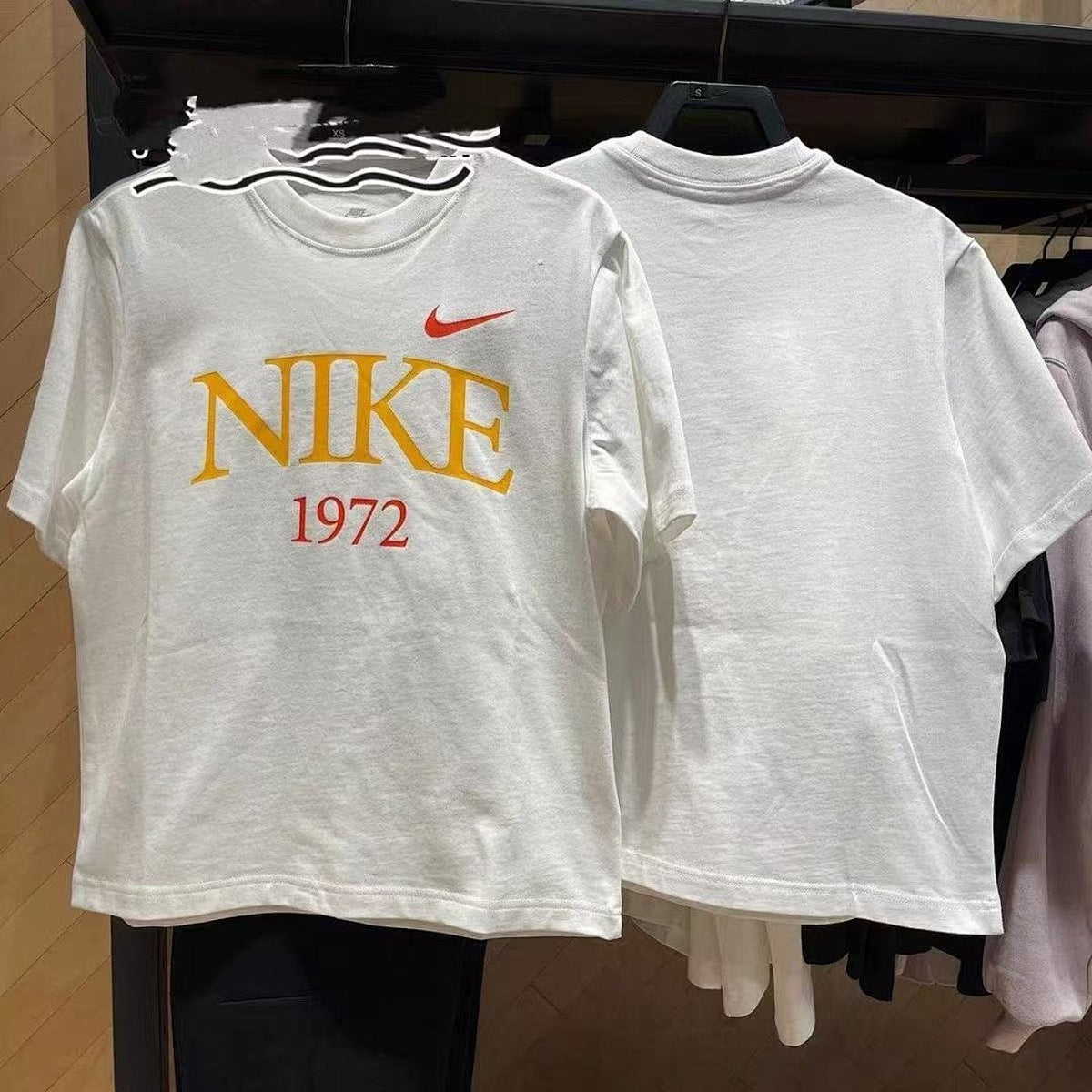 Playera Nike 1972 Letras Clásicas, foto 3 de 5