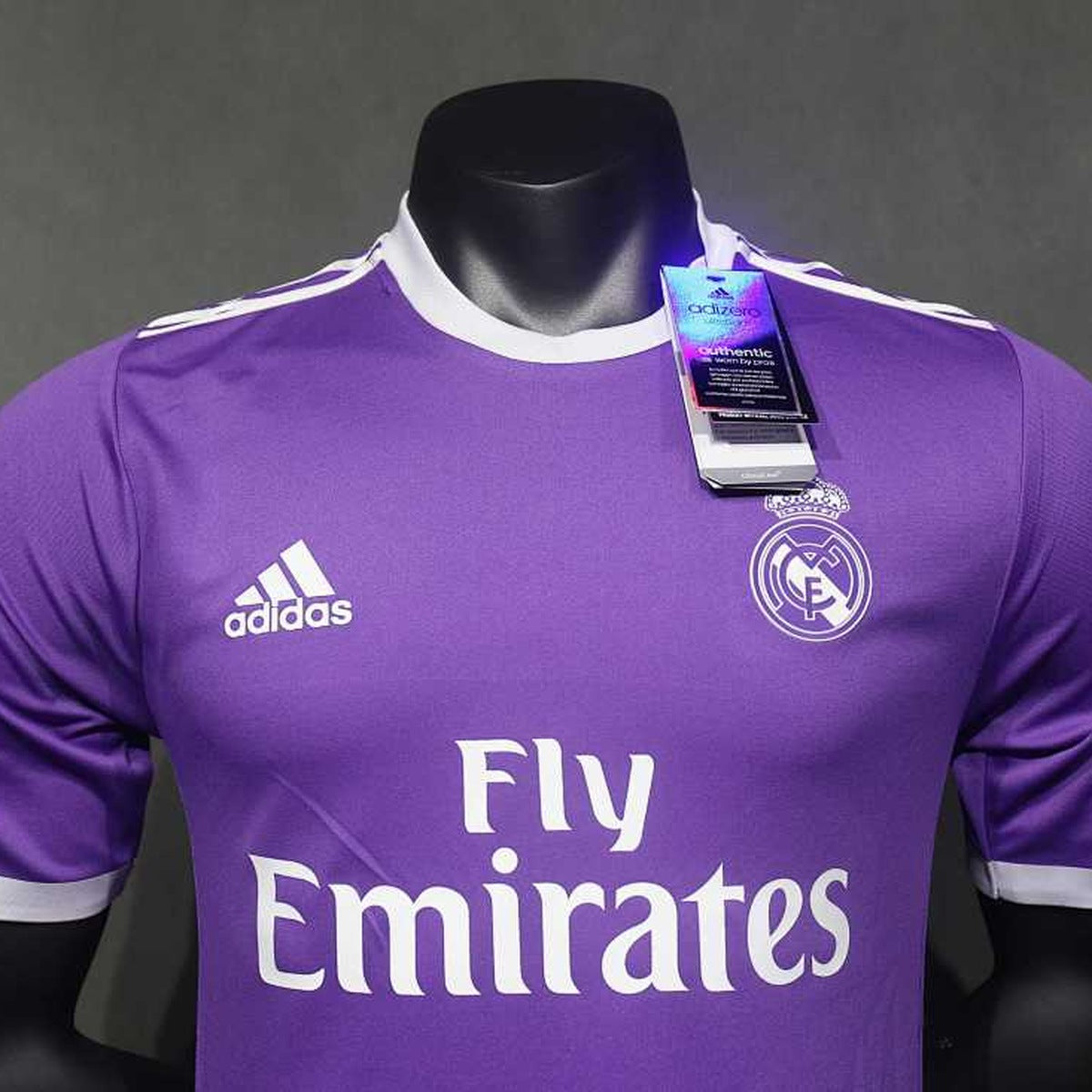 Jersey Real Madrid 2016-17 Visitante morado, foto 9 de 9