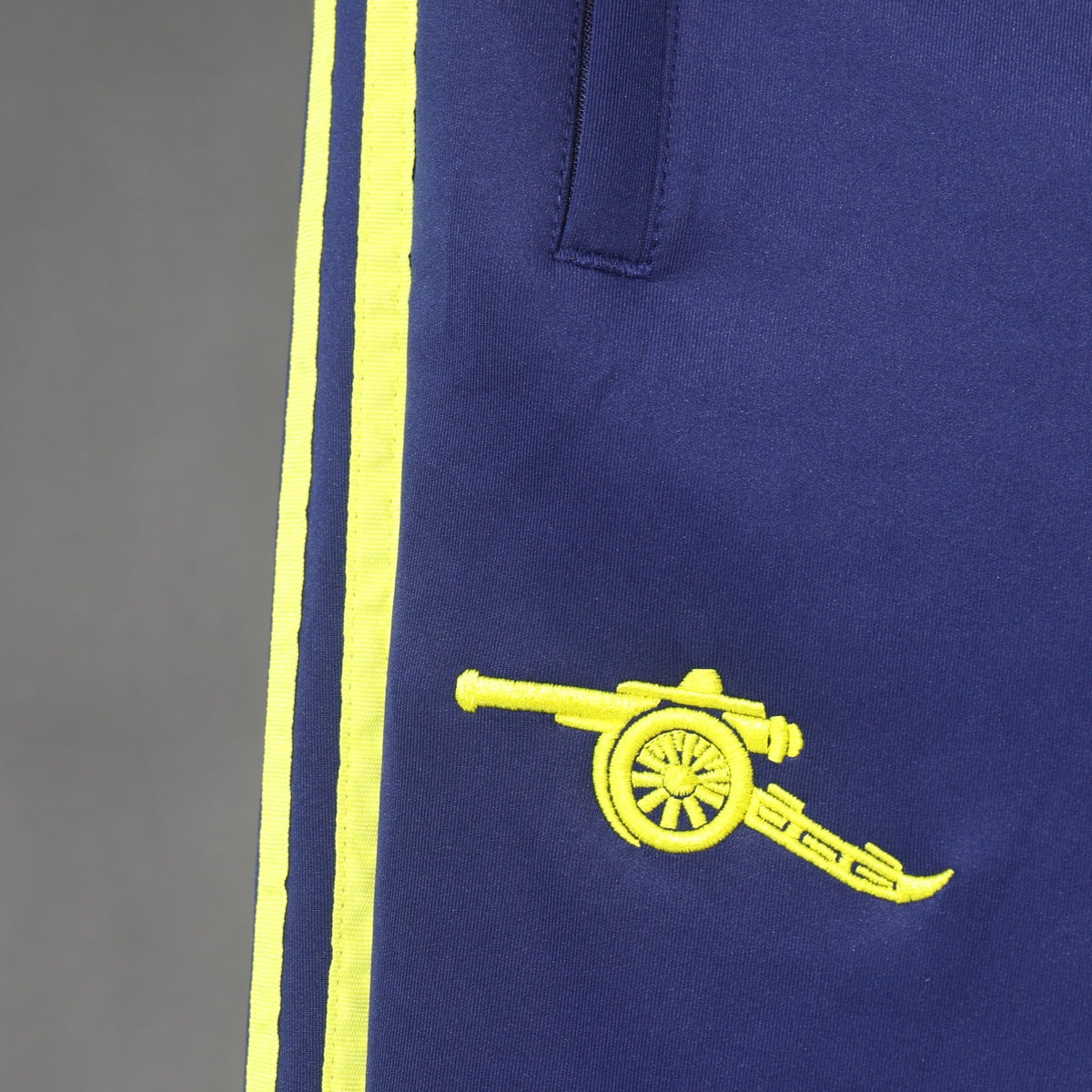 Conjunto Arsenal adidas Lifestyler 2025-26 Azul Marino, foto 4 de 9
