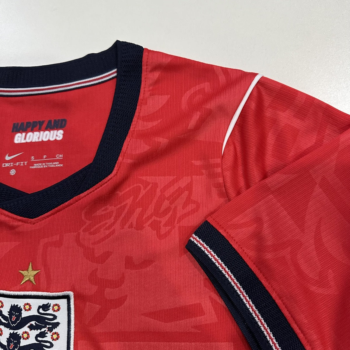 Jersey Inglaterra 2026 Visitante rojo, foto 9 de 10