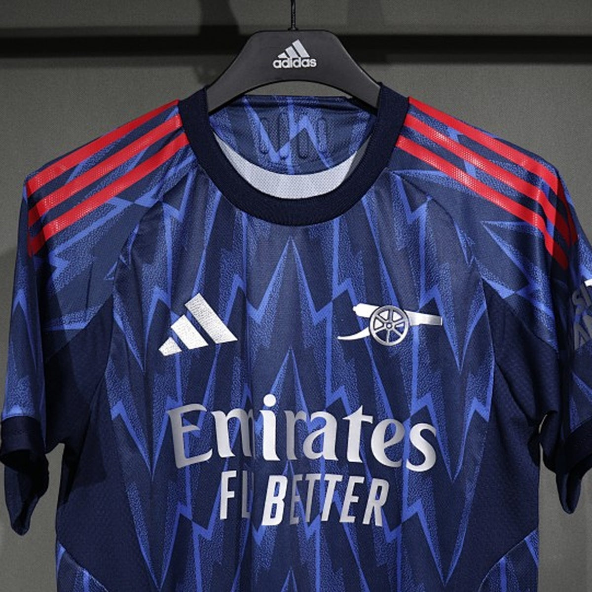 Jersey Arsenal 2025-26 Visitante azul marino, foto 6 de 6