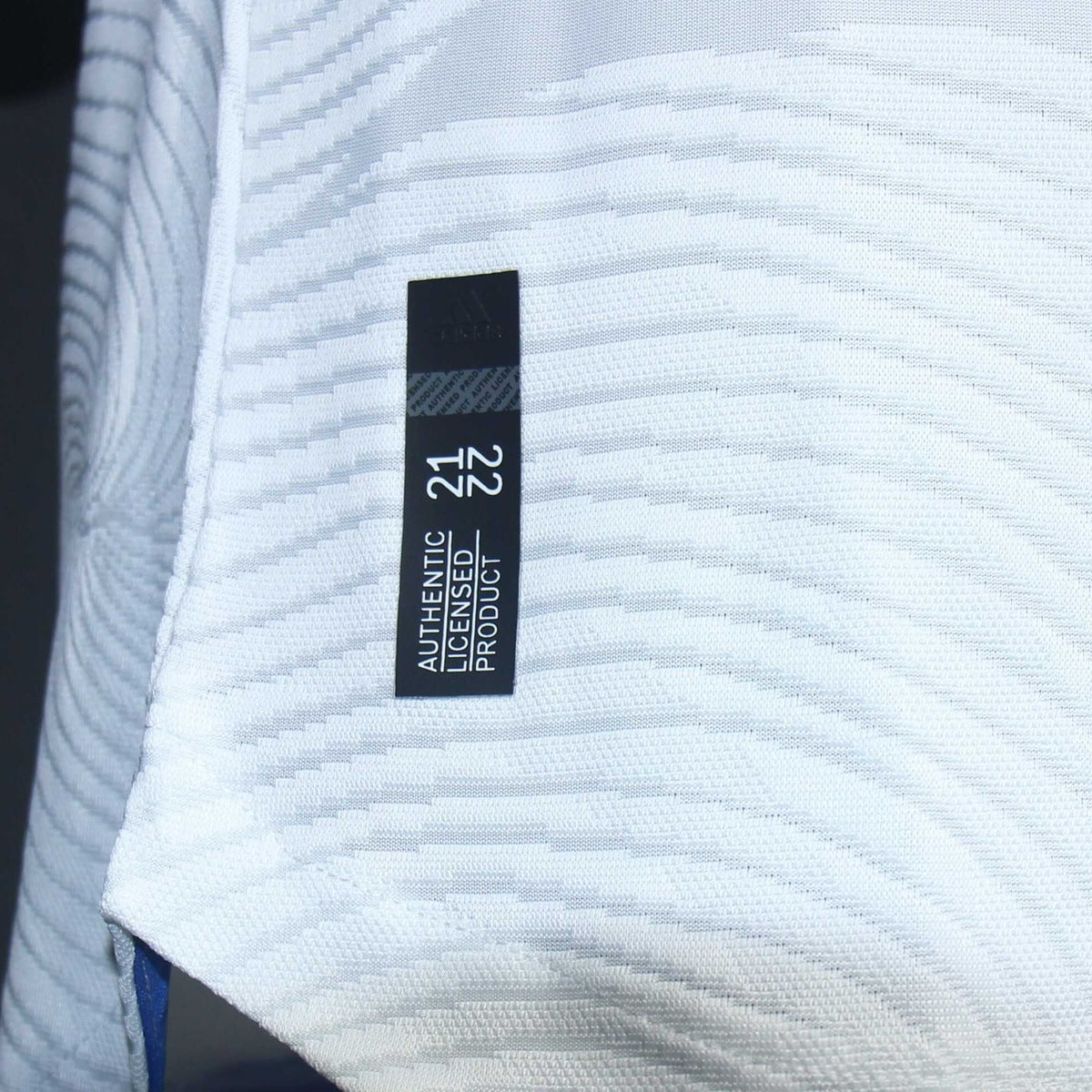 Jersey Real Madrid 2021-22 Local blanco, foto 7 de 10